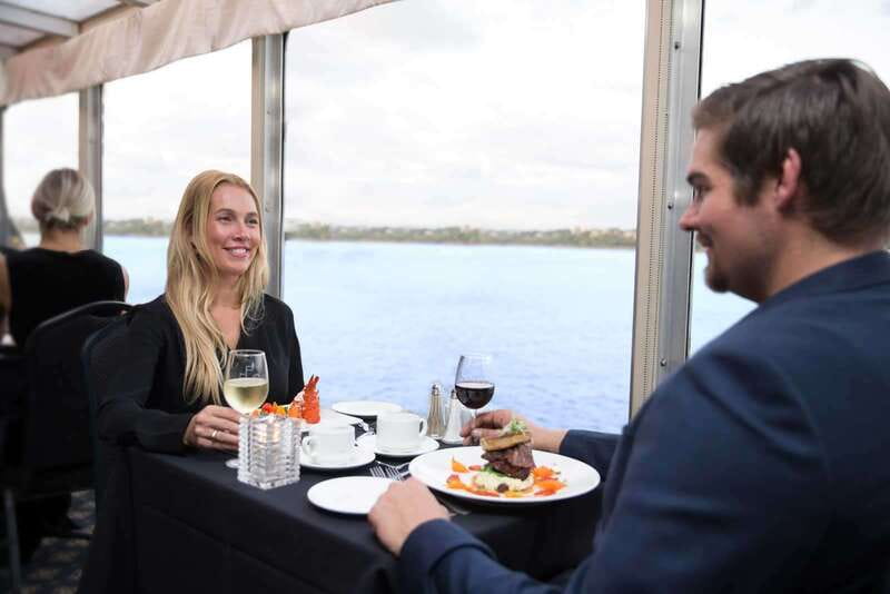 Montréal: 3 or 5-Course Dinner Cruise with DJ & Dancing - Key points to know before boarding