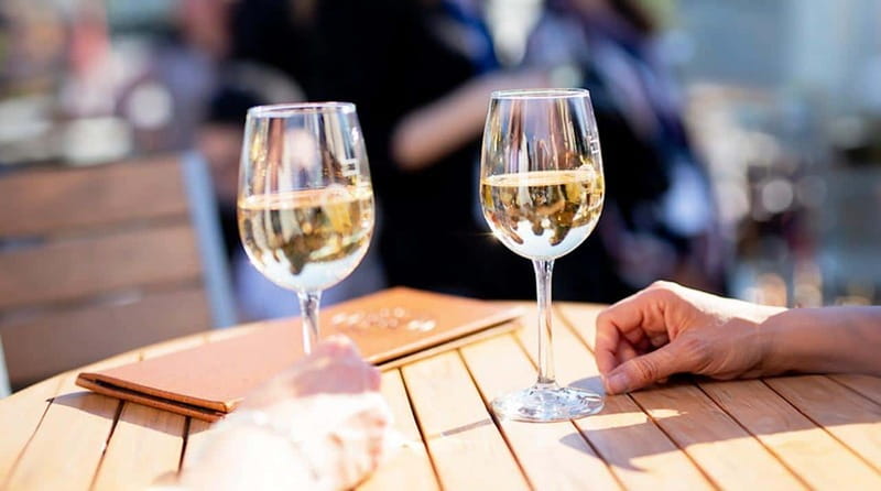 Montréal: 3 or 5-Course Dinner Cruise with DJ & Dancing - Who should book this Montréal cruise?