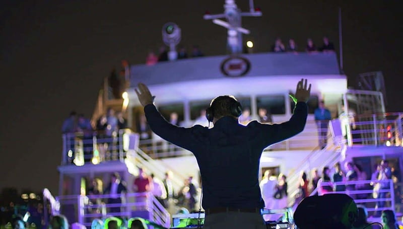 Montréal: 3 or 5-Course Dinner Cruise with DJ & Dancing - What the 7:00 p.m. route shows you
