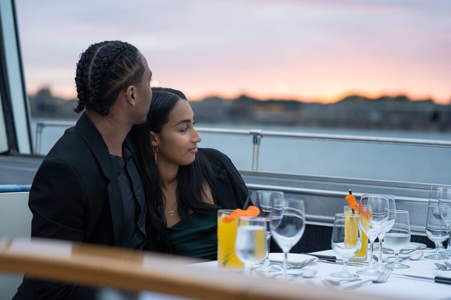 Montreal: Bateau-Mouche Cruise with A La Carte Dinner Option - Music, service, and the feel onboard
