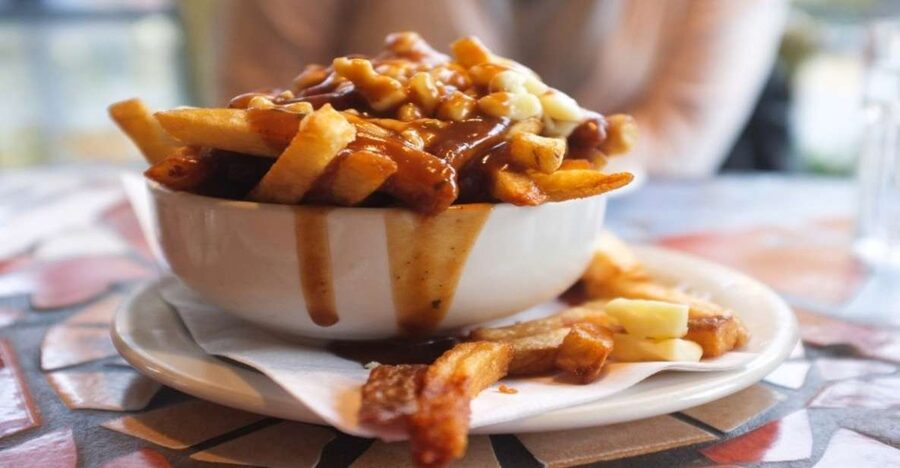 Montreal: Best of Montreal Food Walking Tour with Tastings - A pause at Jeanne-Mance Park