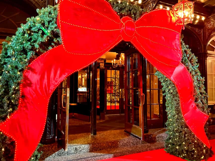 Montreal: Christmas Lights Private Walking Tour - Starting at the Museum of Fine Arts on Sherbrooke Street