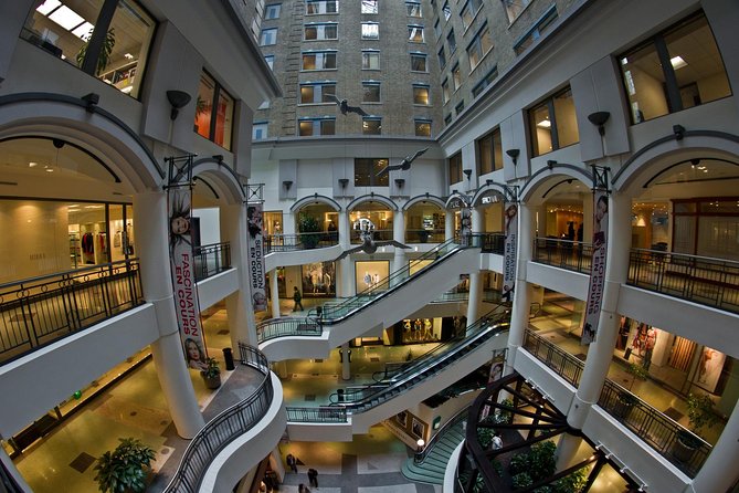 Montréal Downtown and Underground City Private Walking Tour - What the guide adds to the experience