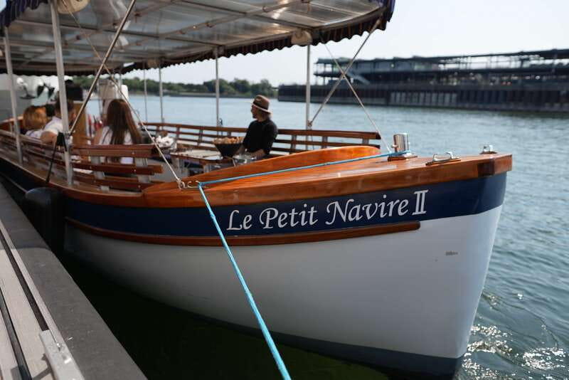 Montreal: Electric Boat Cruise with Onboard Drinks - A quiet way to read Montreal from the river