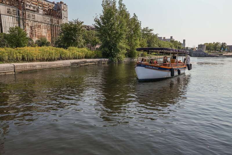 Montreal: Electric Boat Cruise with Onboard Drinks - Weather, comfort, and access