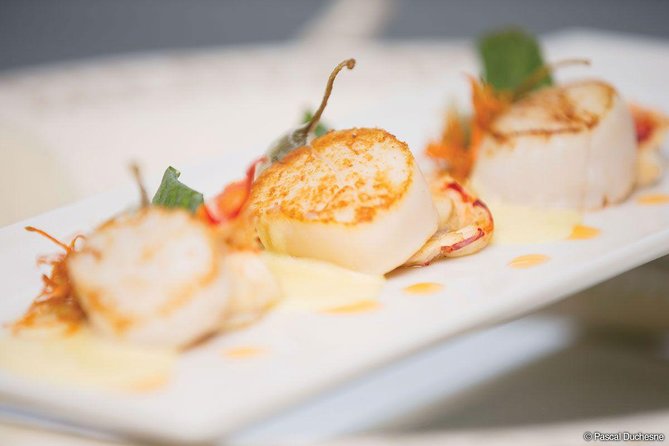 Montreal Gourmet Dinner Cruise with DJ & Dancing - The river route, from Old Port to the islands
