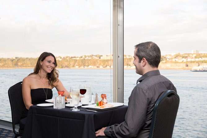 Montreal Gourmet Dinner Cruise with DJ & Dancing - Dinner choices and the Red Carpet package