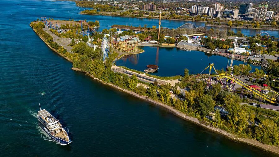Montréal: Guided Sightseeing River Cruise - A clear route past Montréal’s landmarks