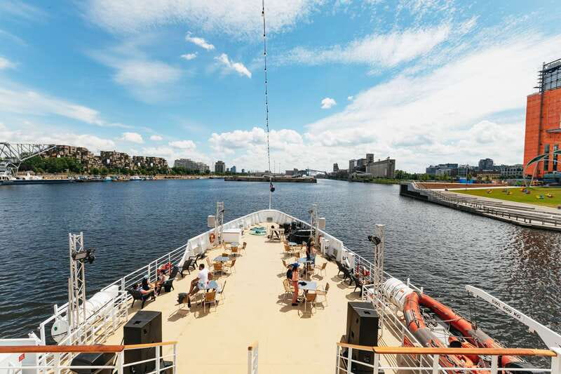 Montréal: Guided Sightseeing River Cruise - Choosing the right deck and time