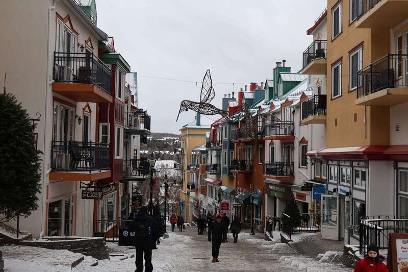 Montreal: Guided tour of the Laurentides Mont Tremblant - From Montreal to the Laurentides