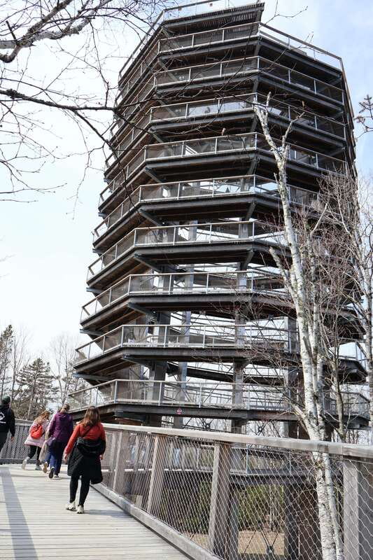 Montreal: Guided tour of the Laurentides Mont Tremblant - Saint-Sauveur: a pleasant first stop