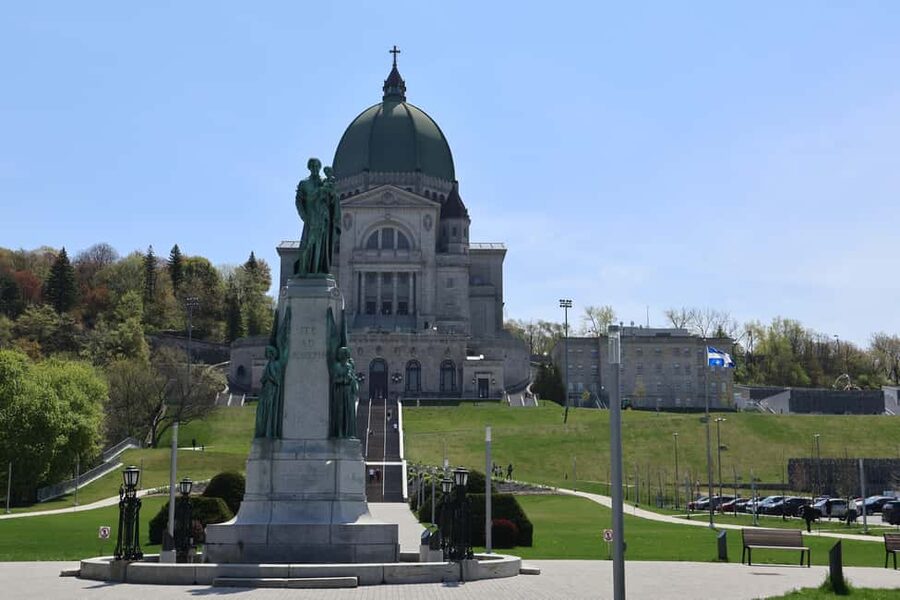Montreal: Iconic Landmarks All-Inclusive VIP Experience - Guides, languages, and the photo option