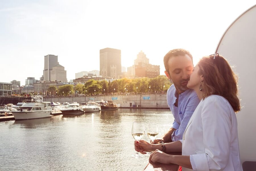 Montreal: Le Bateau-Mouche St. Lawrence Sightseeing Cruise - What the guide adds, and where the tour falls short