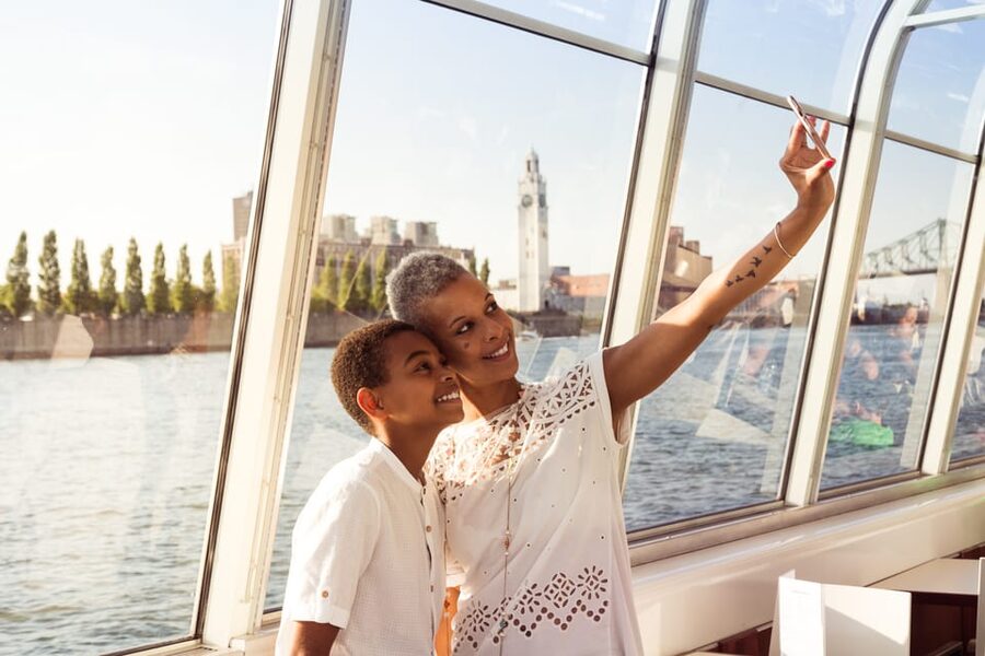 Montreal: Le Bateau-Mouche St. Lawrence Sightseeing Cruise - Drinks, snacks, and the relaxed pace