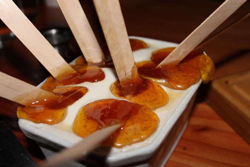 Montreal: Maple Syrup Tour with Sugar Shack & Local Cuisine - Guides, Language, and Group Comfort