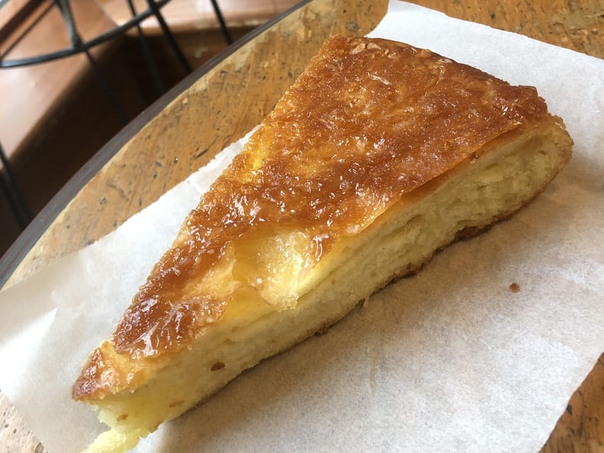 Montréal: Mile End Foodie Tour with Tasting - The walking between stops is part of the meal