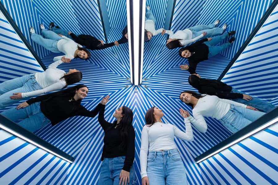 Montreal: Museum of Illusions Entry Ticket - Begin with light, reflections, and holograms