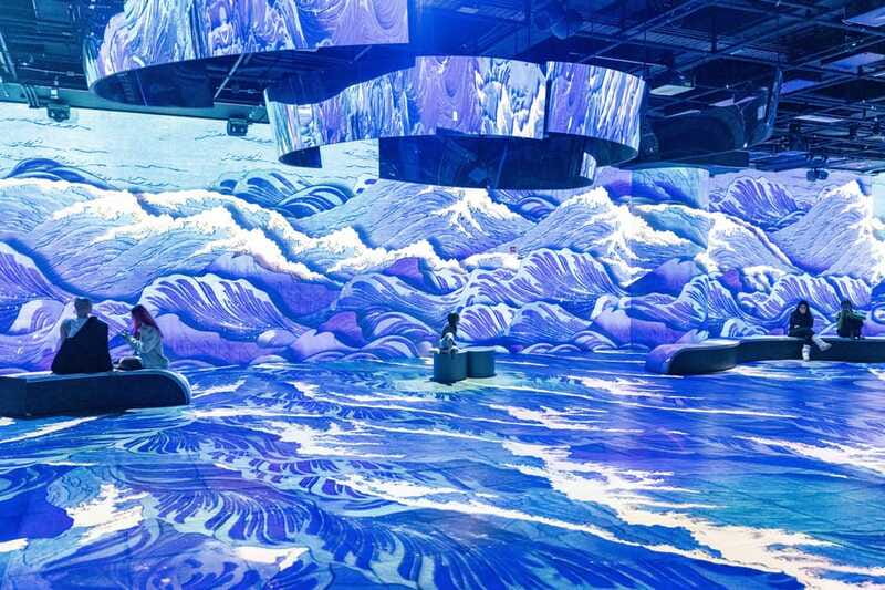 Montreal: OASIS Immersion Entry Ticket - Families, couples, and visitors with mobility needs