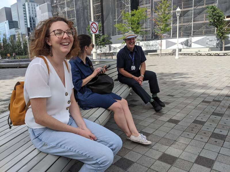 Montréal: Old Town Small Group Guided Walking Tour - Meeting the guide at Place d’Youville