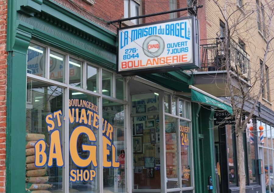 Montreal: Plateau Mont-Royal & Mile End Walking Tour - Learning the city through stories and questions