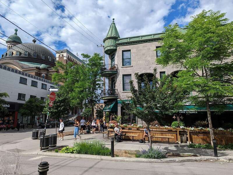 Montreal: Plateau Mont-Royal & Mile End Walking Tour - A small group makes the three hours work better