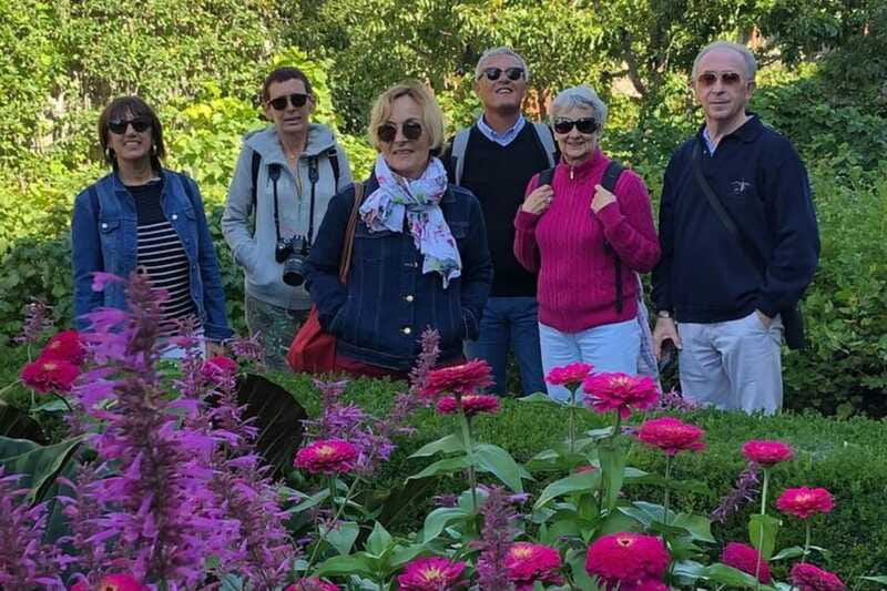 Montreal: Private custom walking tour with a guide - Museums and indoor visits need advance planning