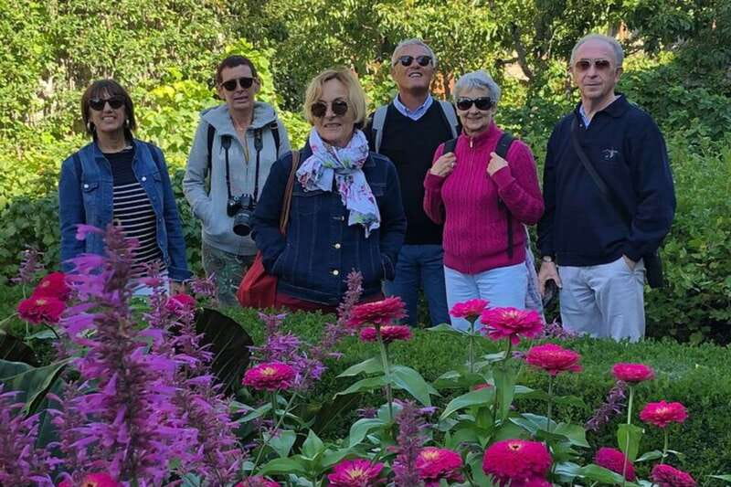 Montreal: Private custom walking tour with a guide - What your first conversation with the guide does