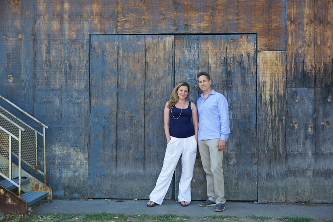 Montreal Private Photo Shoot with Pro Photographer - Posing help for people who dislike posing