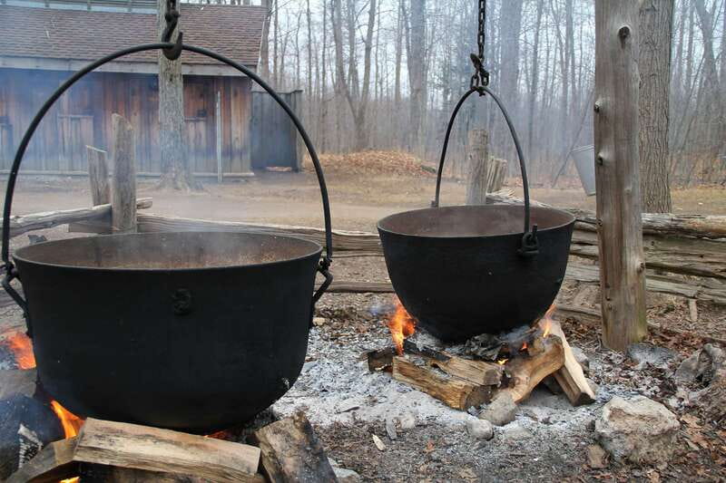 Montreal: Sugar Shack Maple Syrup Day Trip with Lunch - What the private format adds