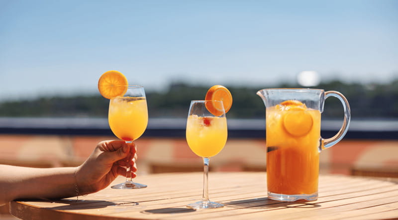 Montréal: Weekend River Brunch Cruise - Choosing between the regular and Signature brunch