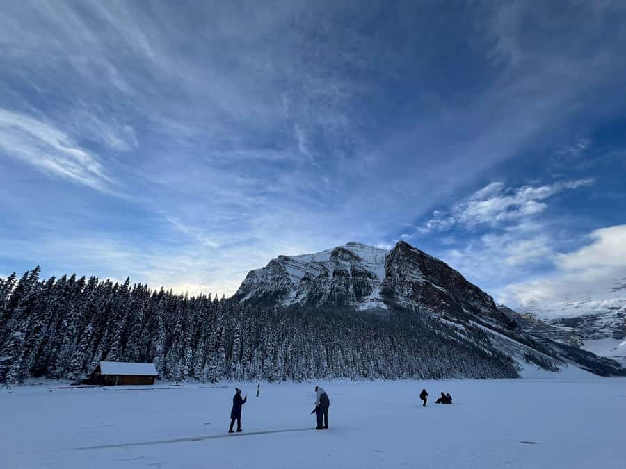 Moraine Lake 1.5hr & Lake Louise Shuttle from Canmore/Banff - Guides who add practical help