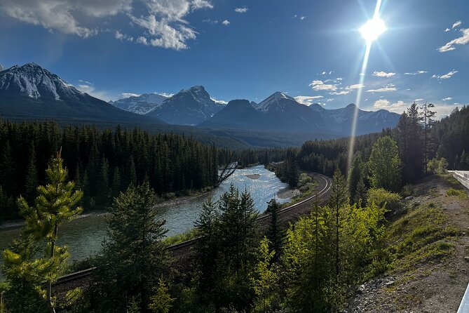Moraine Lake and Lake Louise Private Premium Day Tour - A quick stop at Morant’s Curve