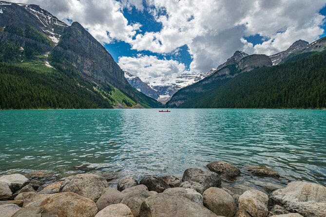Moraine Lake and Lake Louise Sightseeing Half Day Tour - Crowds, timing, and the peak-season reality