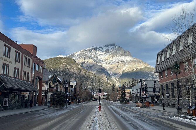 Moraine Lake Banff Town Lake Louise Johnston Canyon - The vehicle, seating, and group experience