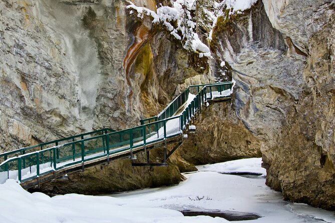 Moraine Lake, Lake Louise, Emerald Lake, Marble Canyon,Banff tour - Who will enjoy this long mountain day