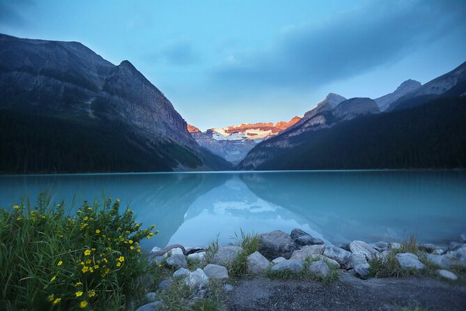 Moraine Lake Lake Louise Johnston Canyon Emerald Lake Day tour - Lake Louise and the first major photo stop
