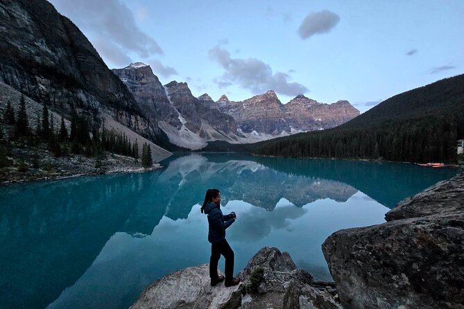 Moraine Lake Sunrise(2.5hrs)&Lake Louise(2hrs) from Canmore/Banff - The guide can make the long drive useful