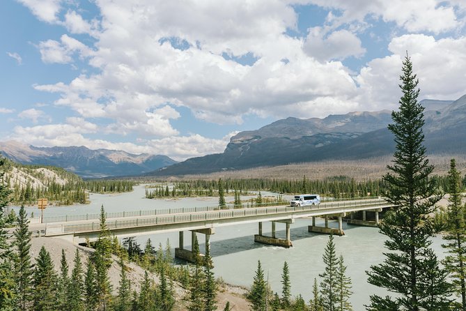 Mountain Lakes and Waterfalls - roundtrip from Calgary - Why the guide and driver matter