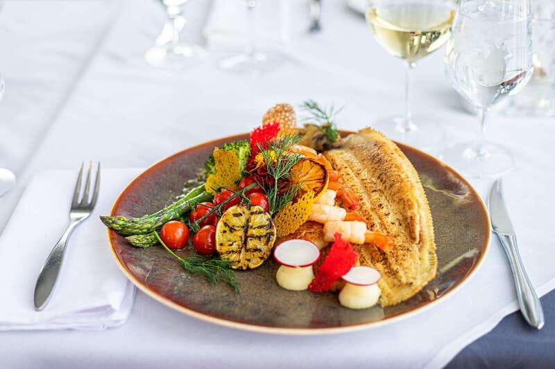 Niagara Falls, Canada: Dining Experience at The Watermark - Three courses with a Niagara wine pairing