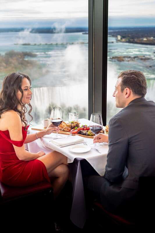 Niagara Falls, Canada: Dining Experience at The Watermark - The atmosphere: polished, with a little live music