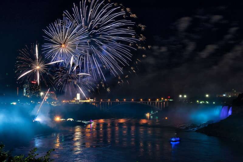 Niagara Falls, Canada: Evening Fireworks Cruise - Music, bar service, and practical comfort