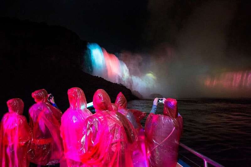 Niagara Falls, Canada: Evening Fireworks Cruise - The Riverside Patio before boarding