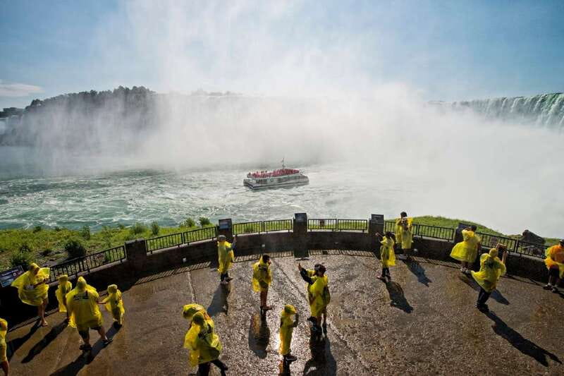 Niagara Falls, Canada: Sightseeing Tour with Boat Ride - Three hours, three very different views of Niagara