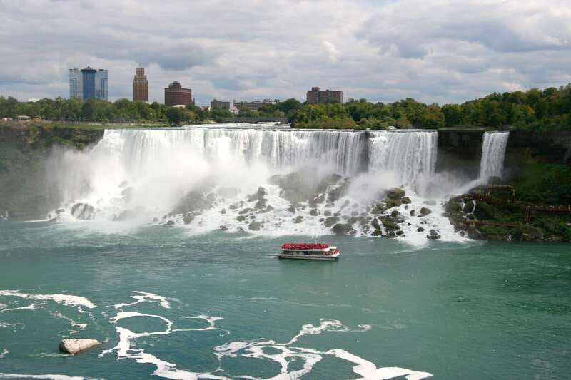 Niagara Falls: Day & Night Tour with Boat Ride and Dinner - The Niagara Parkway adds local context