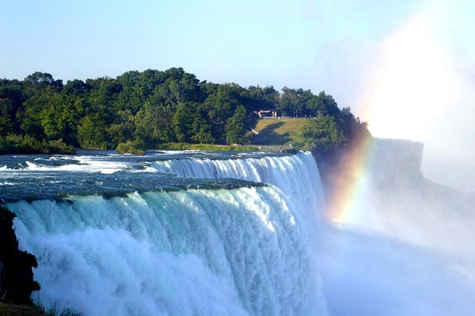 Niagara Falls Day Tour Includes Boat Cruise, Winery Stop & Lunch - Lunch beside Horseshoe Falls