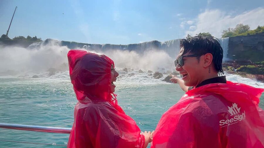 Niagara Falls Exclusive Walking Tour: Voyage to the Falls - Riding down to Table Rock on the Incline Railway