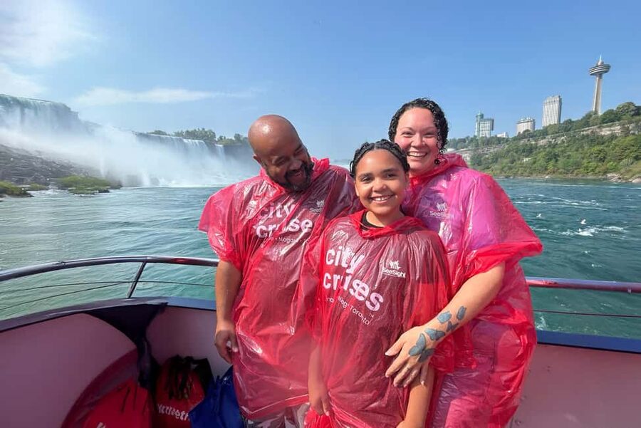 Niagara Falls Exclusive Walking Tour: Voyage to the Falls - Walking beside the upper rapids on Niagara Parkway
