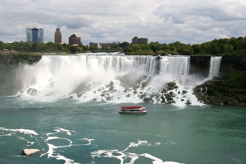 Niagara Falls, ON: Helicopter Ride with Boat & Skylon Lunch - Final call: book it for the complete picture