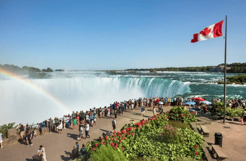 Niagara Falls Tour from Toronto with Optional Boat Cruise - Niagara Falls: three hours to choose your own plan