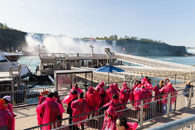 Niagara Falls Tour with Boat Ride & Journey Behind the Falls - The guides make the difference
